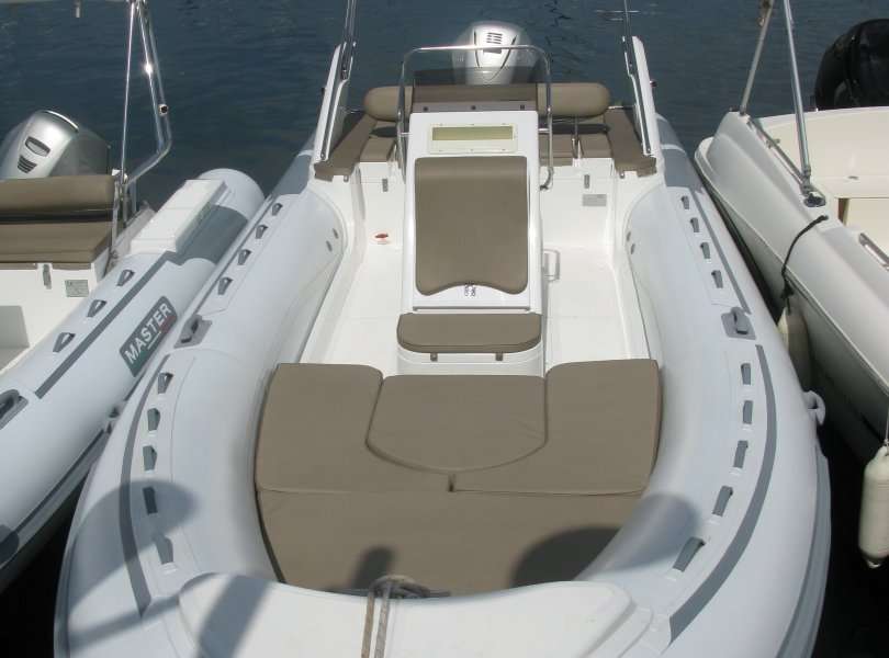 Bateau Semi-rigide Master 750