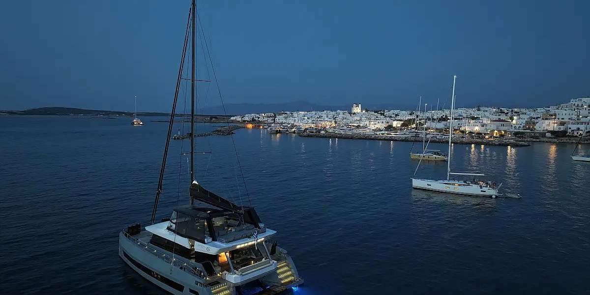 Catamaran Moon Yacht 60