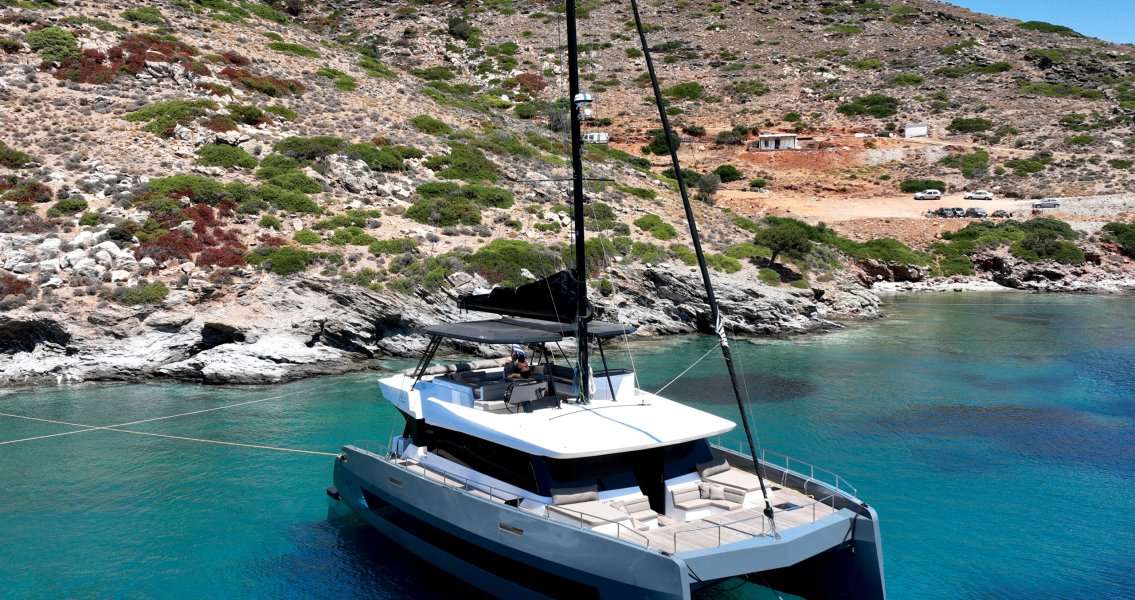 Catamaran Moon Yacht 60