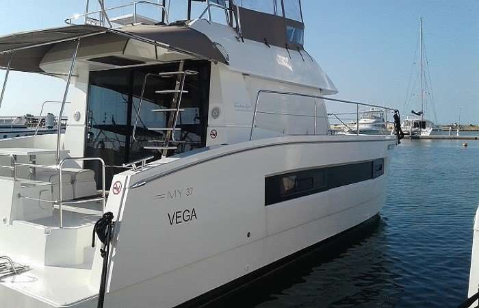 Power Catamaran MY 37