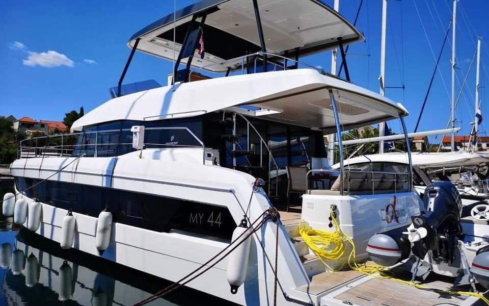 Power Catamaran MY 44