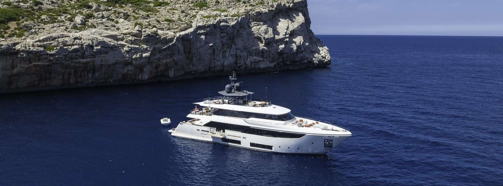 Luksusowy Jacht Navetta 33 Custom Line