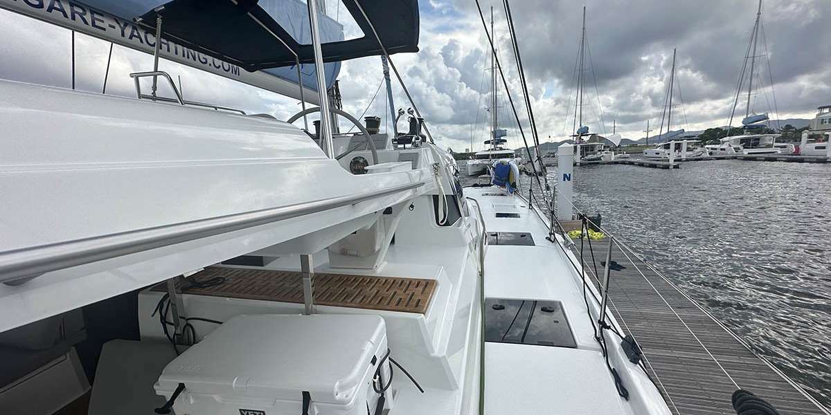 Catamarán Aura 51