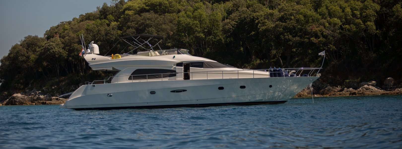 Barca a motore Nuvari 63S Flybridge