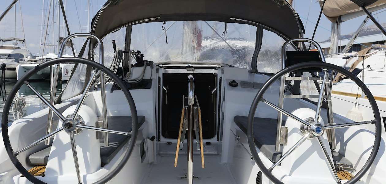 Sailboat Oceanis 30.1