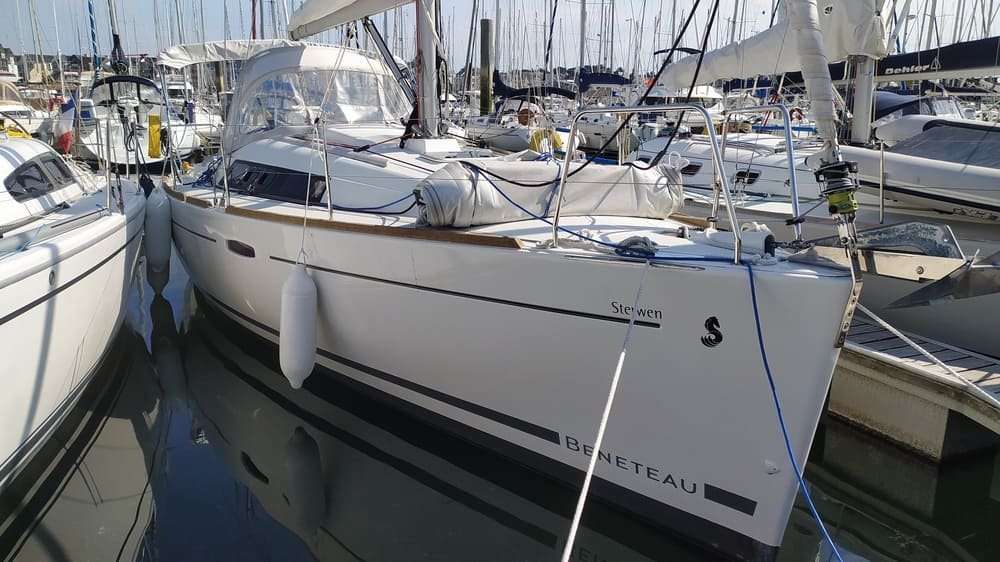 Sailboat Oceanis 31