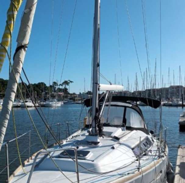 Sailboat Oceanis 31