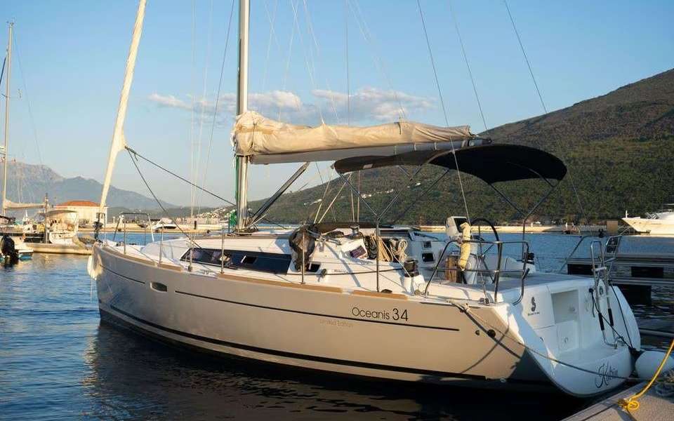 Парусная яхта Oceanis 34