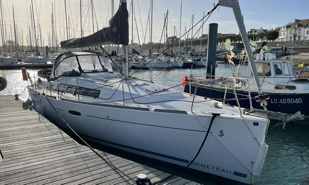 Sailboat Oceanis 34