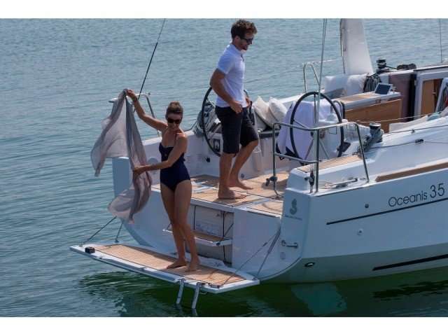 Sailboat Oceanis 35.1