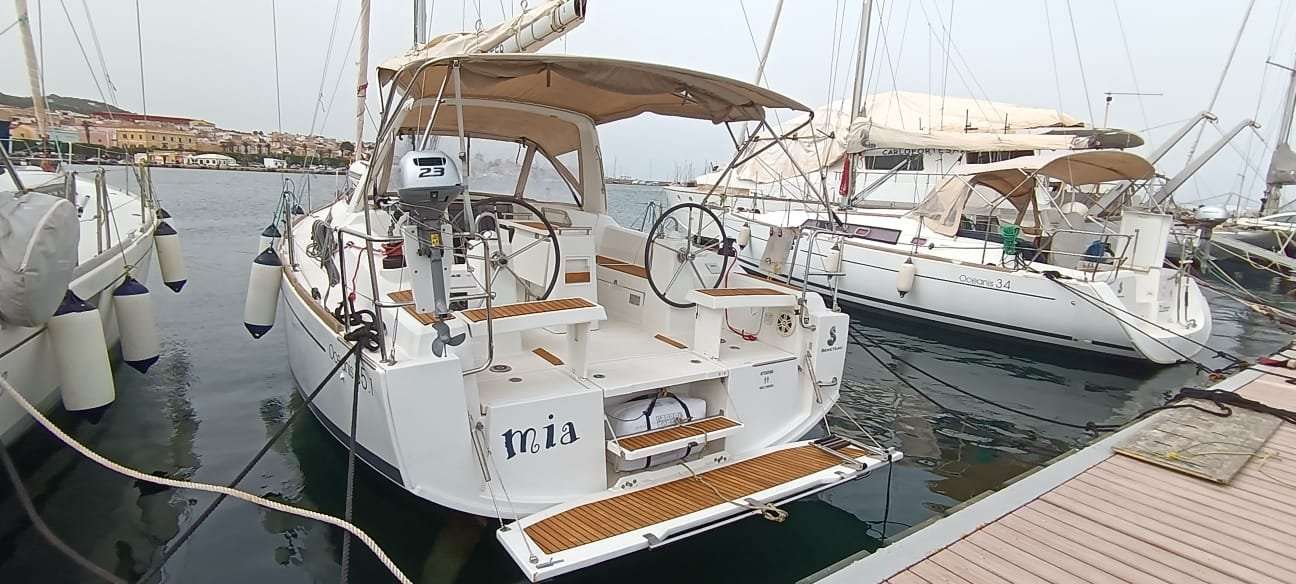 Sailboat Oceanis 35.1