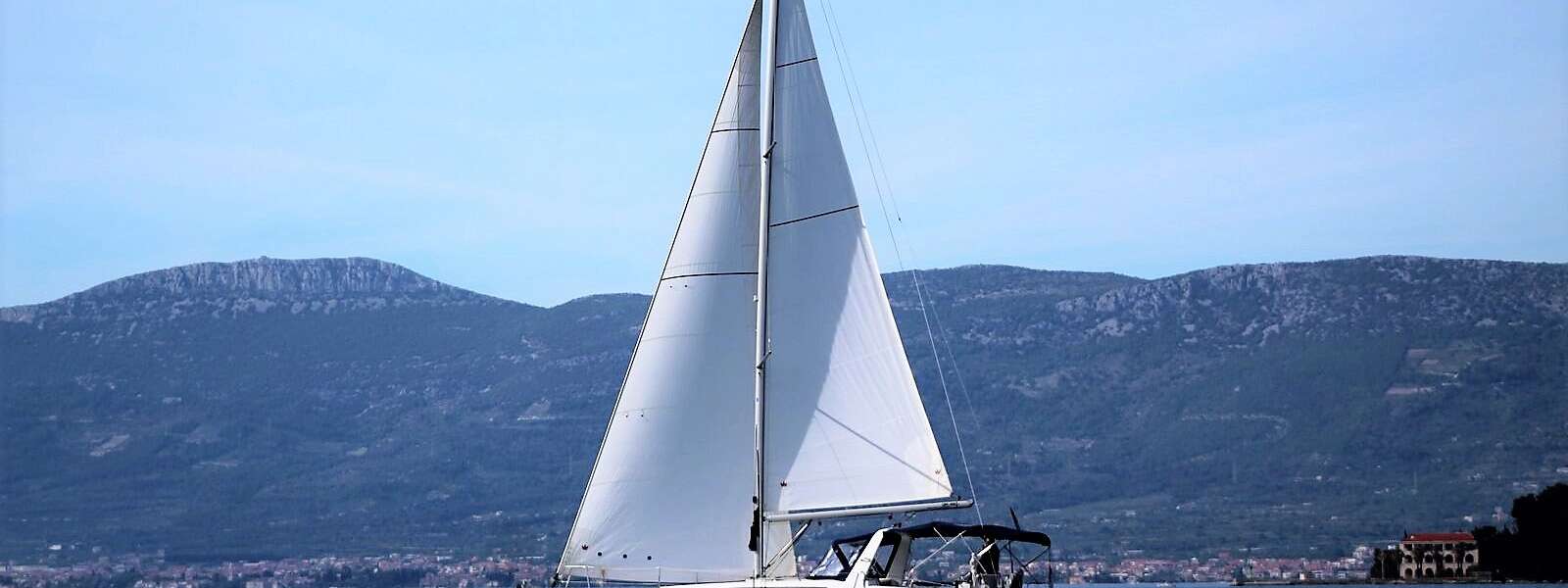 Sailboat Oceanis 35