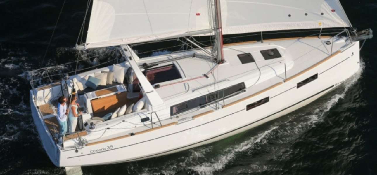 Парусная яхта Oceanis 35