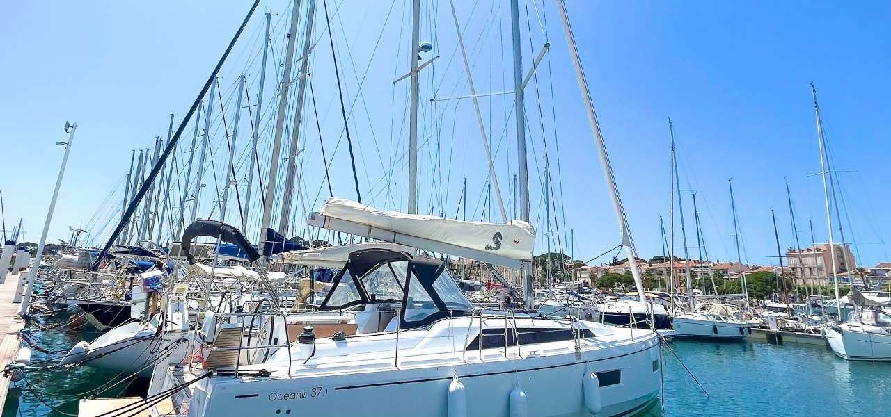 Sailboat Oceanis 37.1