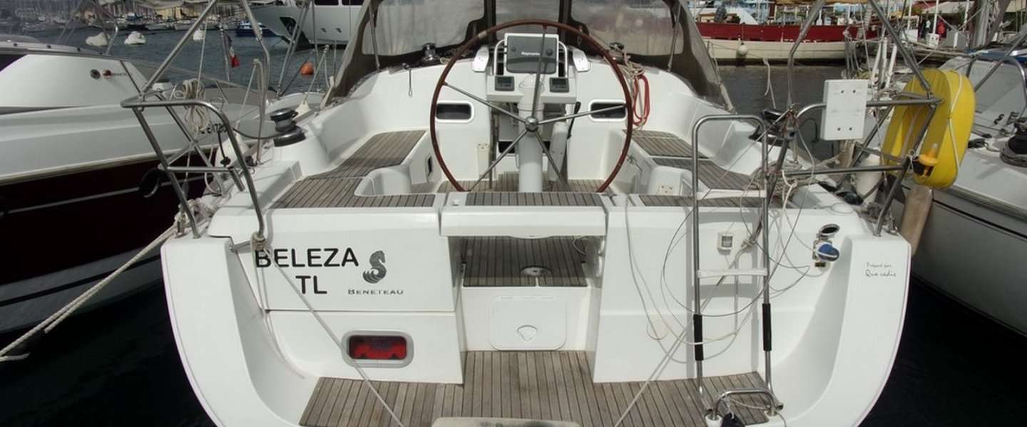 Sailboat Oceanis 37