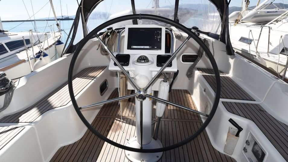 Sailboat Oceanis 37