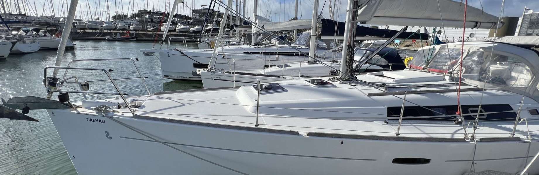 Sailboat Oceanis 37