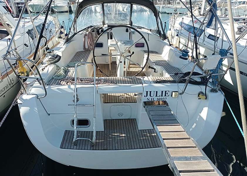 Sailboat Oceanis 37