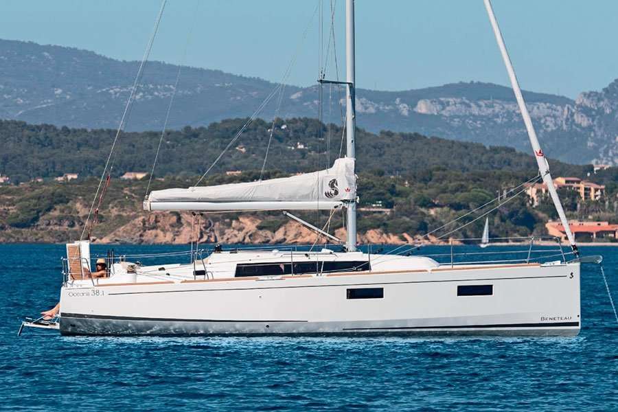 Sailboat Oceanis 38.1