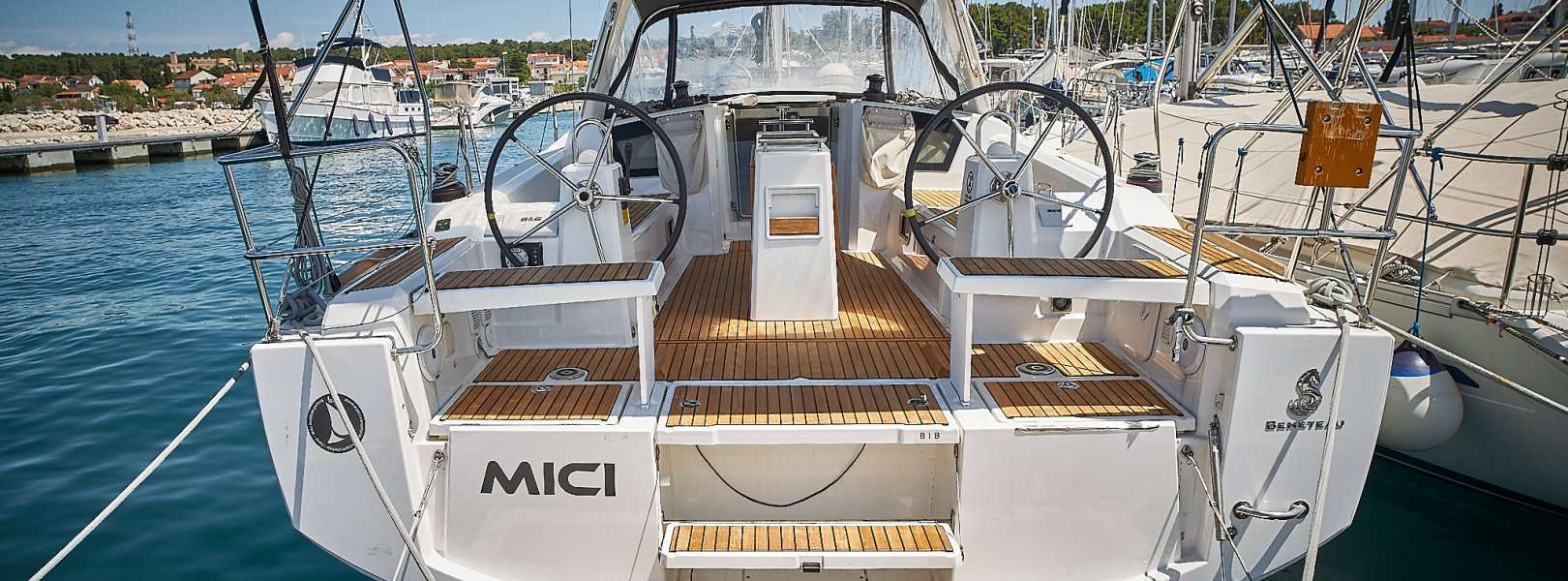 Парусная яхта Oceanis 38.1