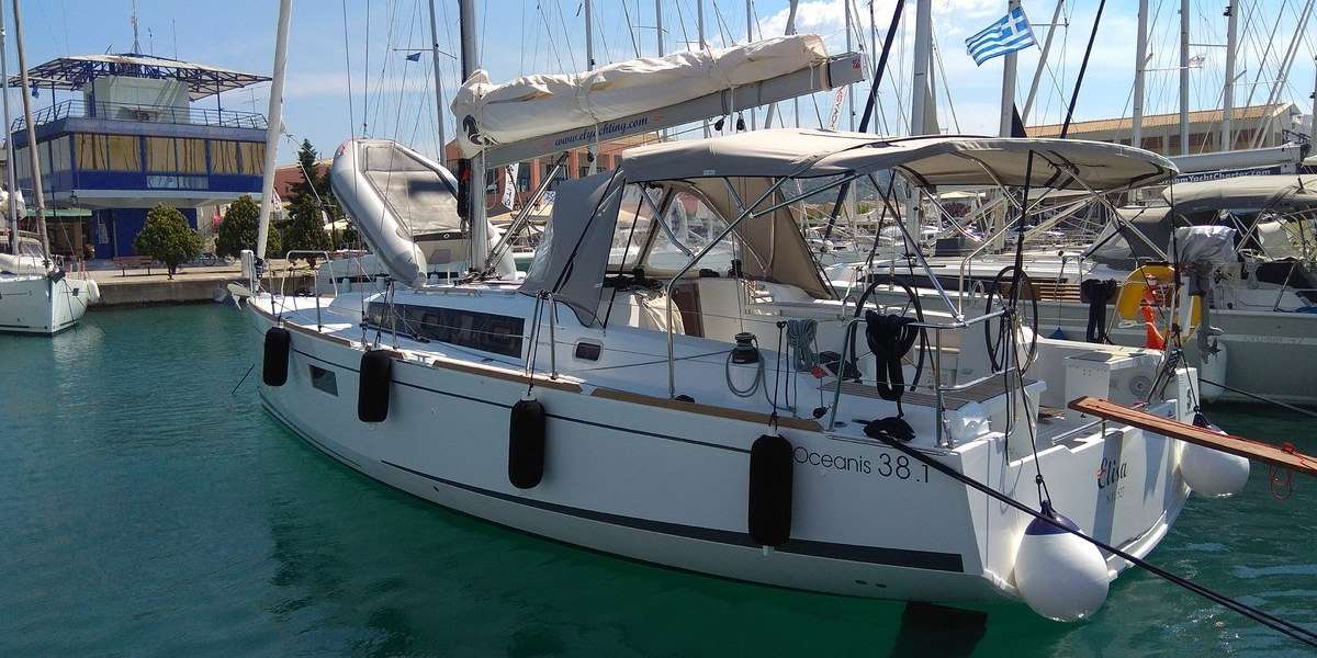 Парусная яхта Oceanis 38.1