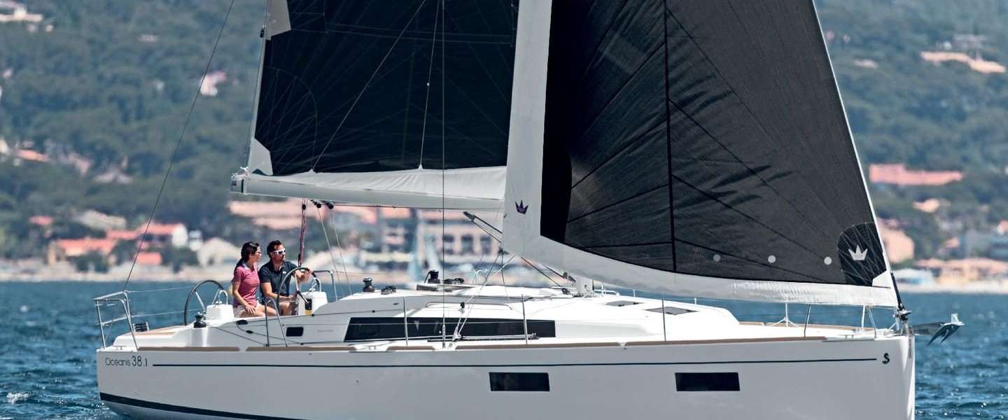 Barca a vela Oceanis 38.1