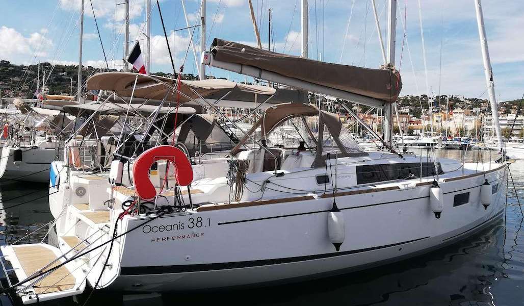 Segelboot Oceanis 38