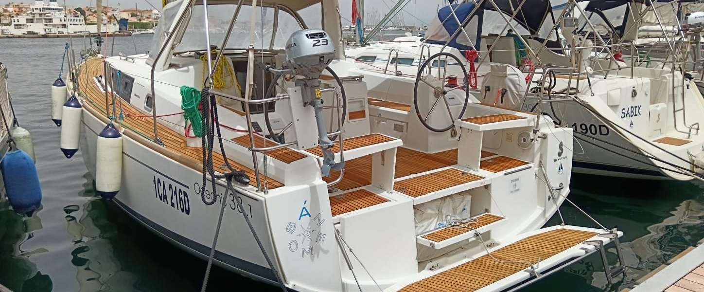 Sailboat Oceanis 38