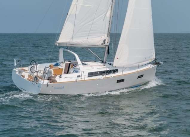 Sailboat Oceanis 38