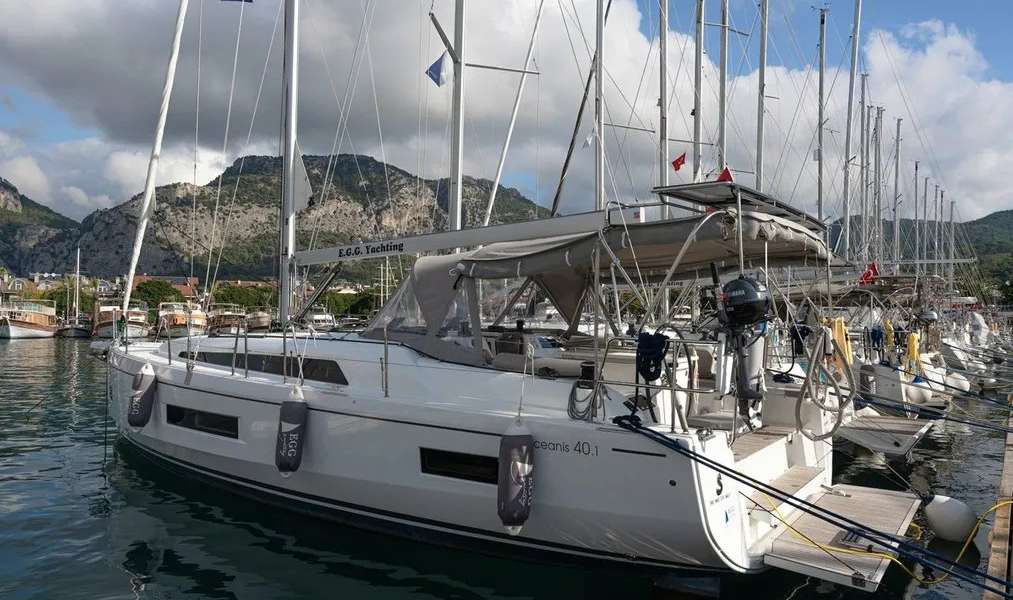 Sailboat Oceanis 40.1