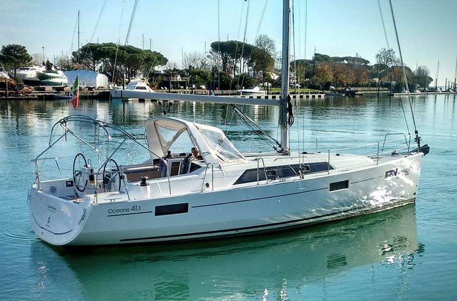 Sailboat Oceanis 41.1