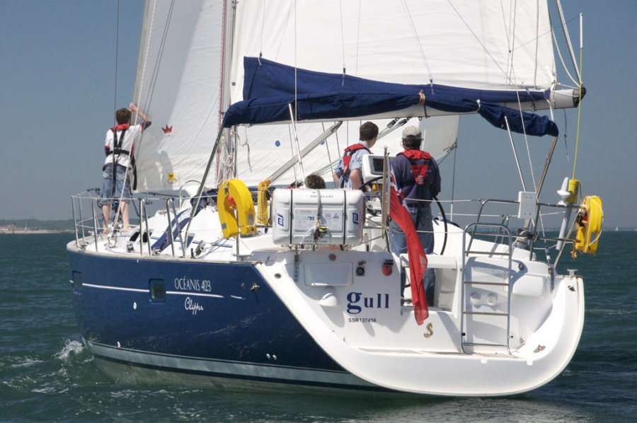 Sailboat Oceanis 423