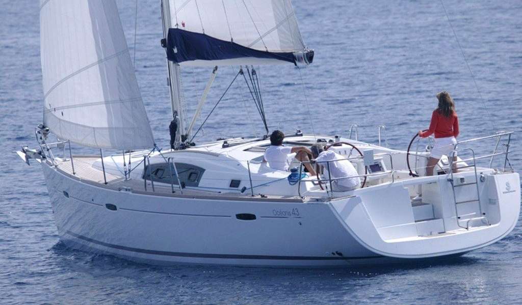 Парусная яхта Oceanis 43