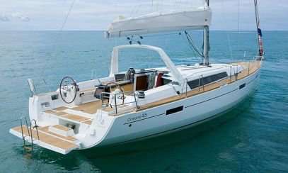 Sailboat Oceanis 45