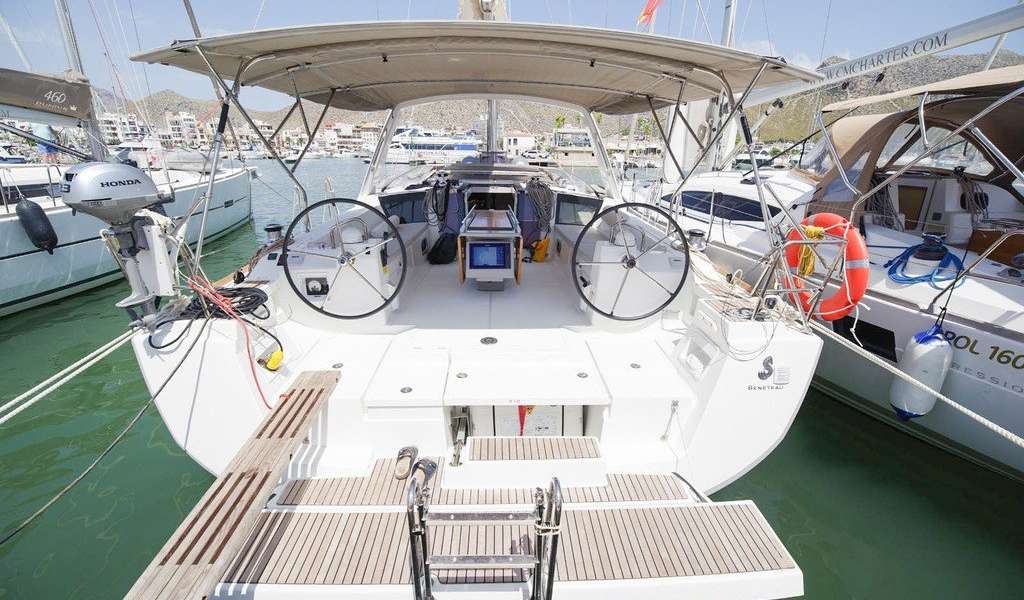 Sailboat Oceanis 45