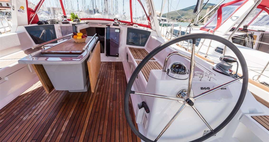 Sailboat Oceanis 45