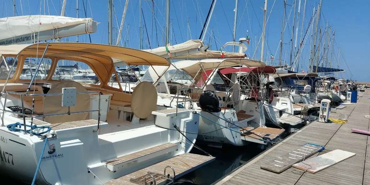 Парусная яхта Oceanis 46