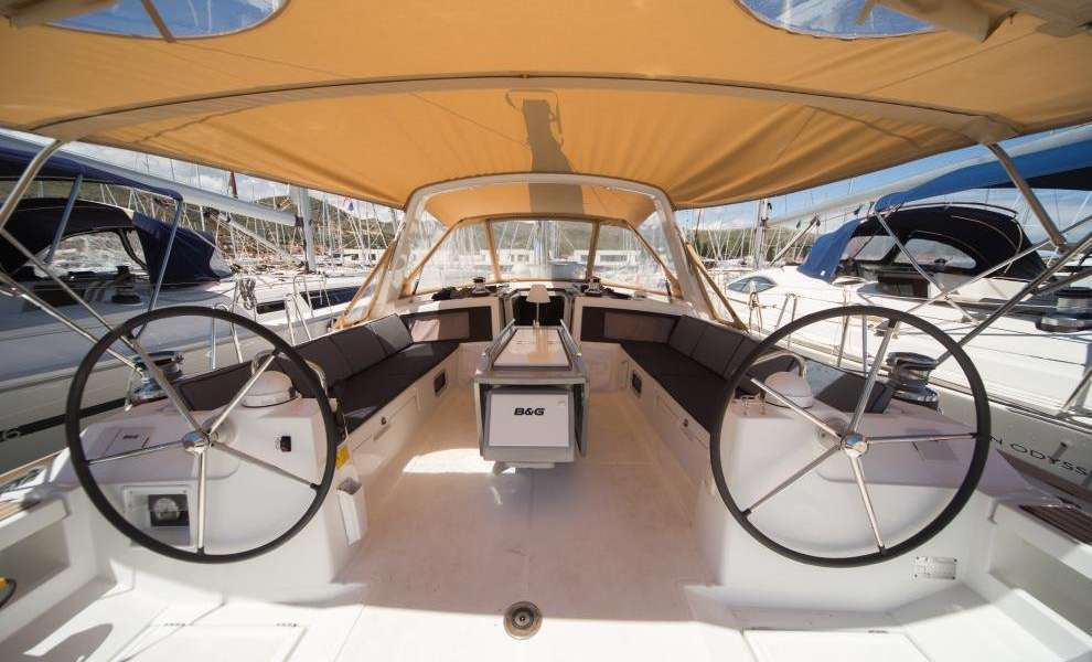 Sailboat Oceanis 48