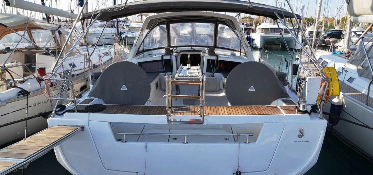 Velero Oceanis 48