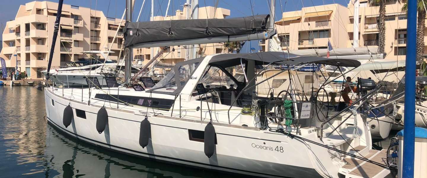 Velero Oceanis 48