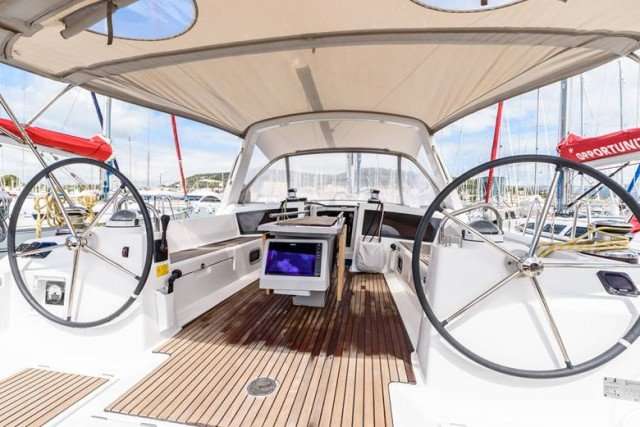 Sailboat Oceanis 48