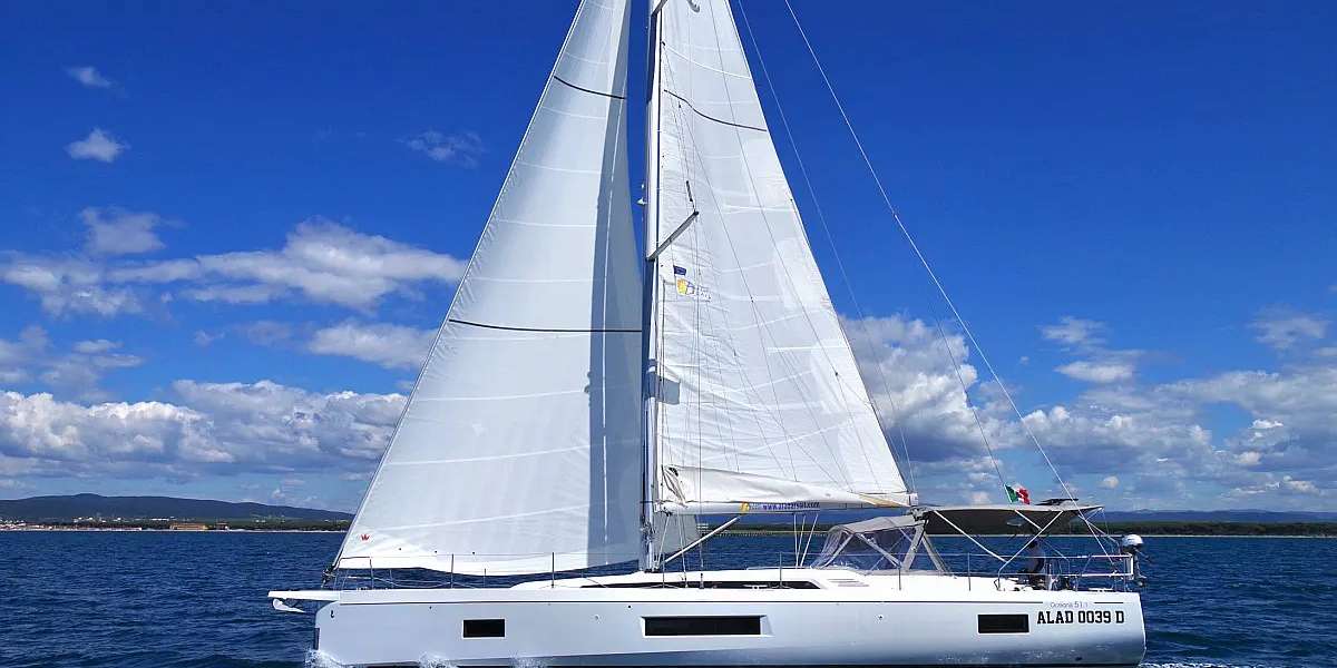 Парусная яхта Oceanis 51.1