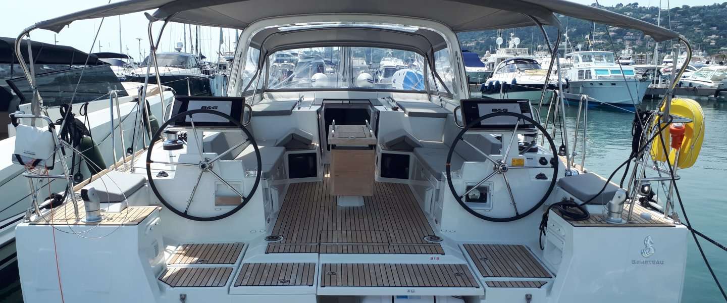 Sailboat Oceanis 55