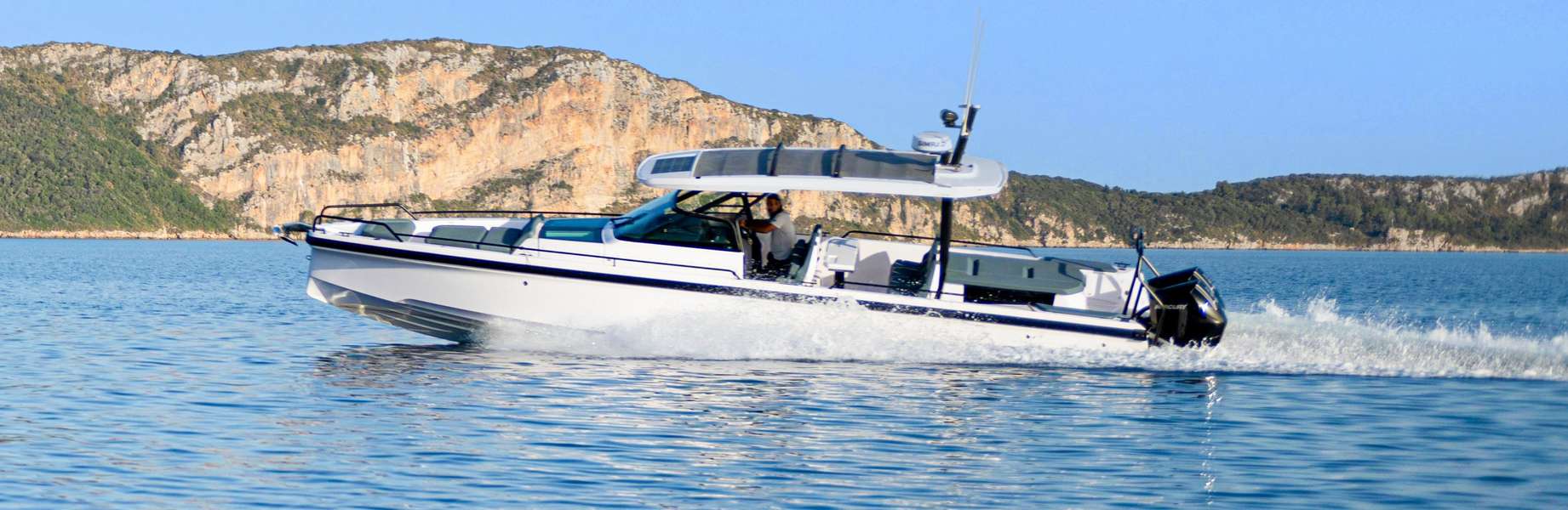 Bateaux à moteur Axopar 37 Sun Top