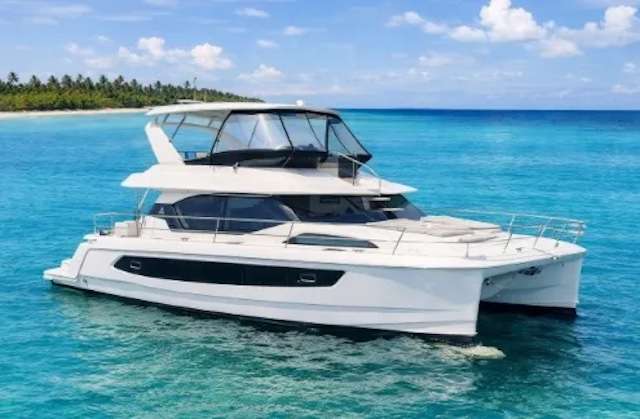 Catamarano a Motore Aquila 44 PC