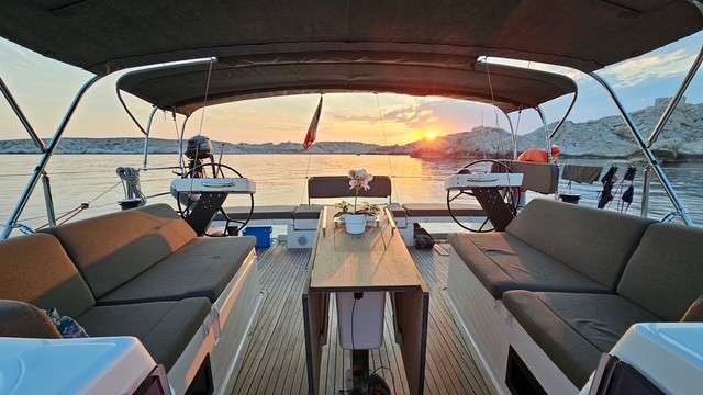Sailboat Dufour 470