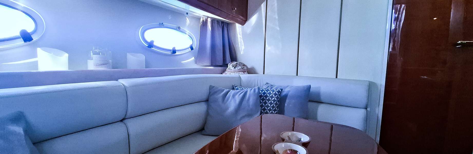 Bateaux à moteur Princess V40