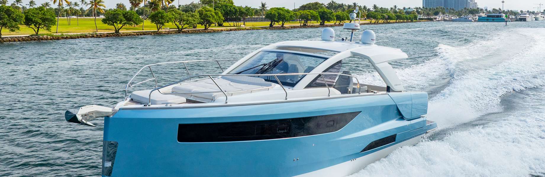 Bateaux à moteur DB 43