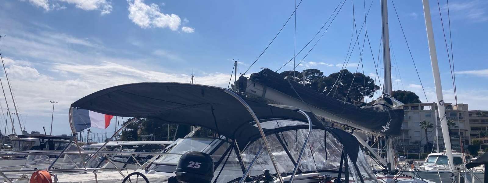 Sailboat Sun Odyssey 350