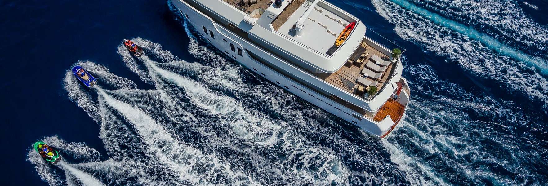Yacht Apna